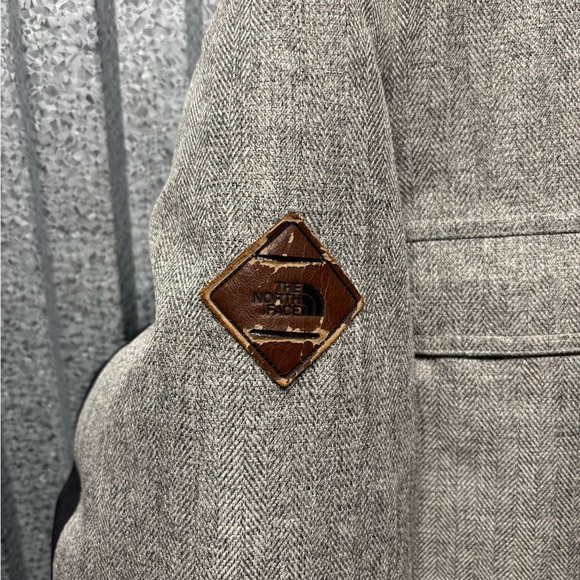 The North Face Men's Tan Jacket with Fur Hood - Picture 7 of 9